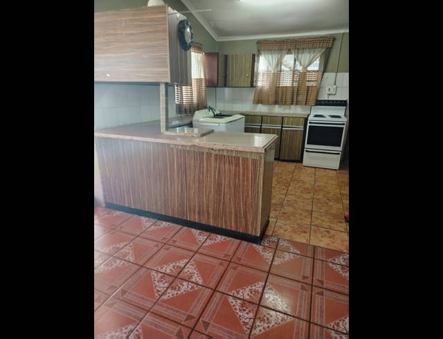 3 BEDROOM HOUSE FOR SALE IN FERNWOOD